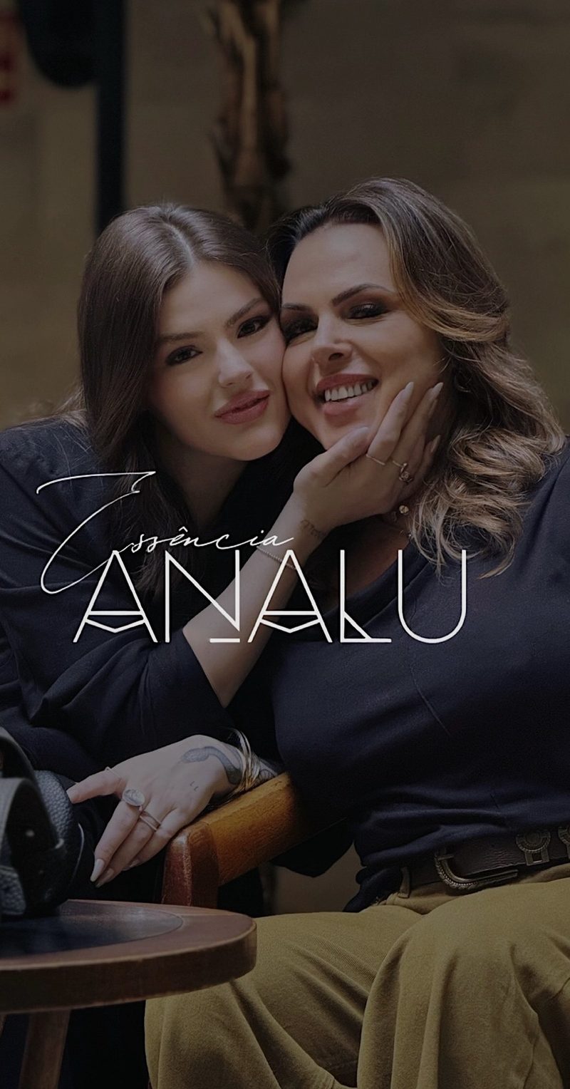 Duas mulheres da ANALU lado a lado, sorrindo