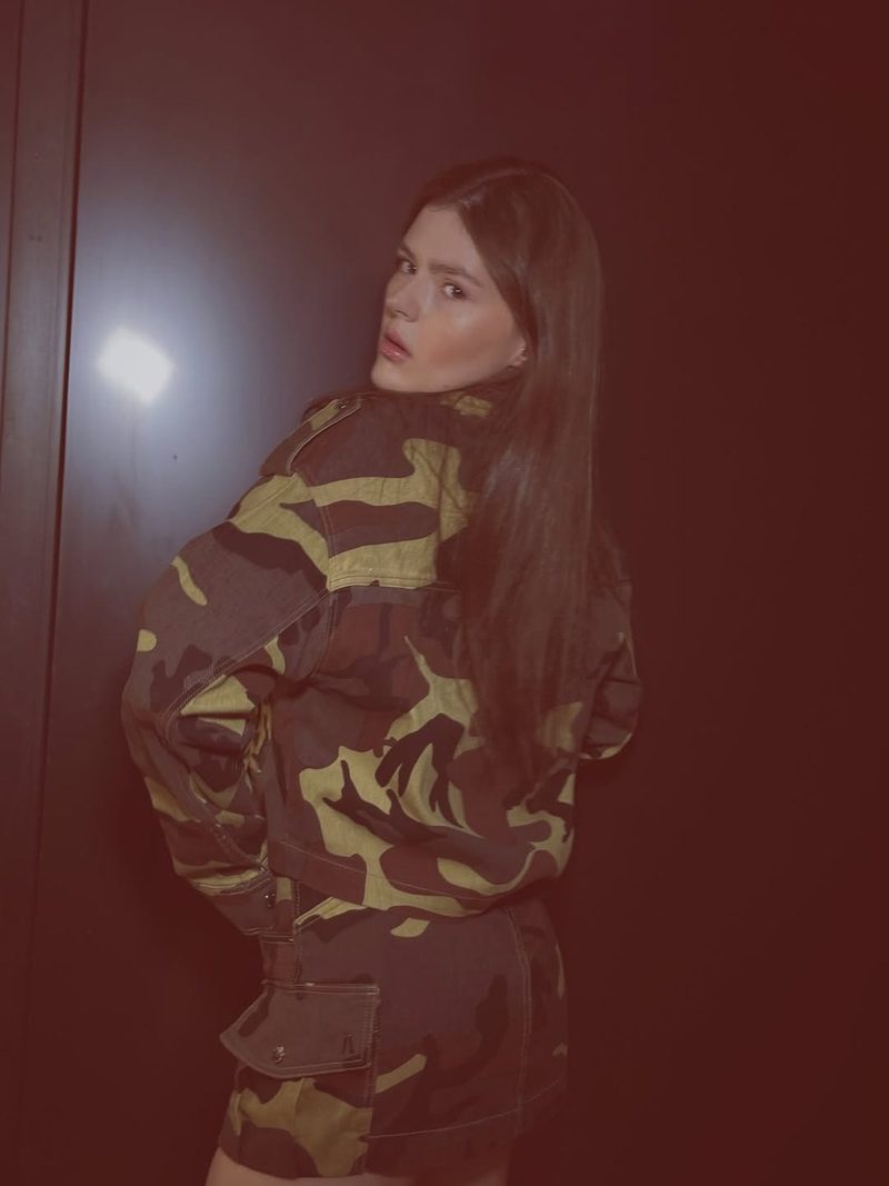 Costas da jaqueta camuflada